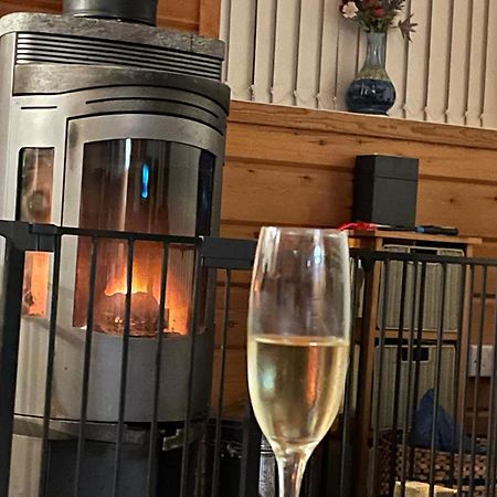 Luxury Peak District Lodge, Hot Tub, Log Burner, Nr Lake Rudyard Eksteriør bilde