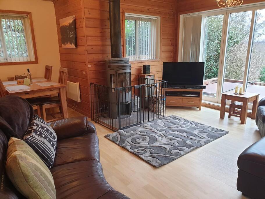 Luxury Peak District Lodge, Hot Tub, Log Burner, Nr Lake Rudyard Eksteriør bilde
